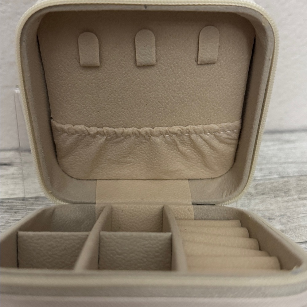 Jewelry Travel Storage Box NWOT - Picture 4 of 4